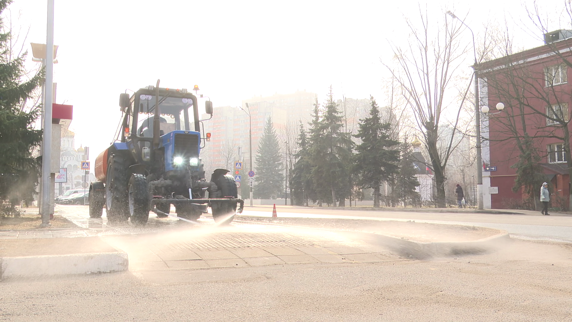 реутов, уборка города, полив дорог, полив деревьев,