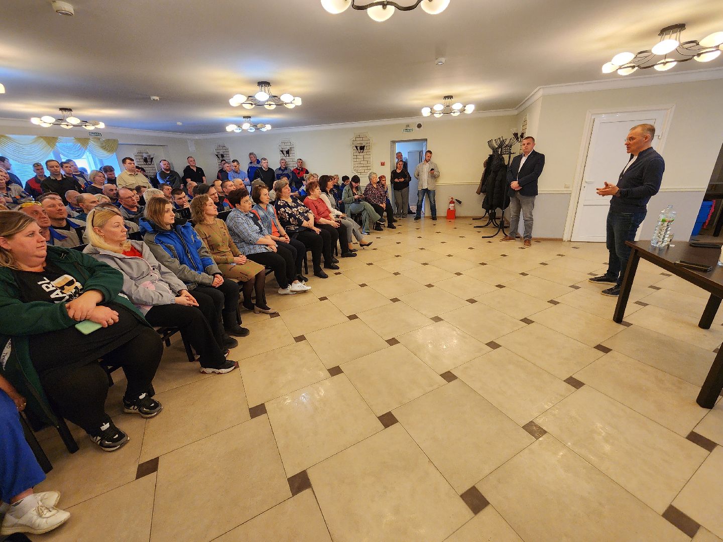 Чехов, деревня Люторецкое, завод Электрощит, депутат Госдумы РФ, Александр Коган, встреча с сотрудниками предприятия, отчет за 2024 год, результаты, достижения, Единая Россия,