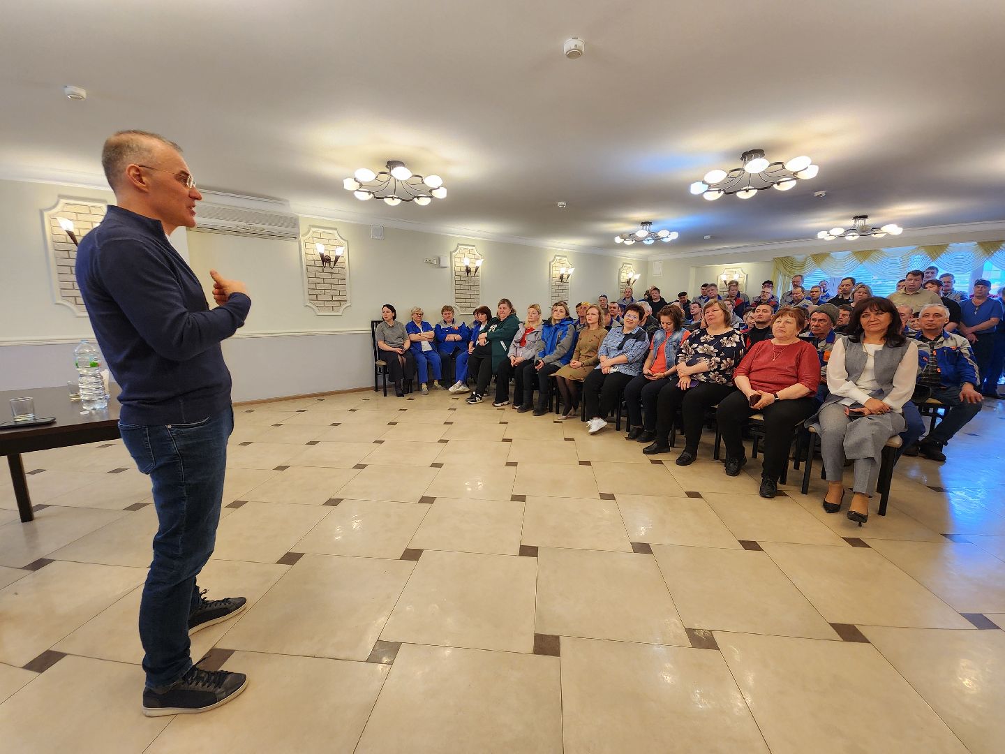 Чехов, деревня Люторецкое, завод Электрощит, депутат Госдумы РФ, Александр Коган, встреча с сотрудниками предприятия, отчет за 2024 год, результаты, достижения, Единая Россия,