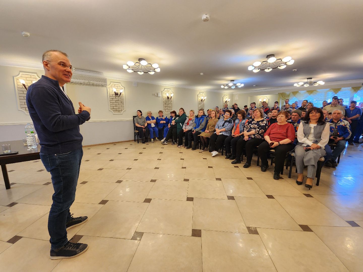 Чехов, деревня Люторецкое, завод Электрощит, депутат Госдумы РФ, Александр Коган, встреча с сотрудниками предприятия, отчет за 2024 год, результаты, достижения, Единая Россия,