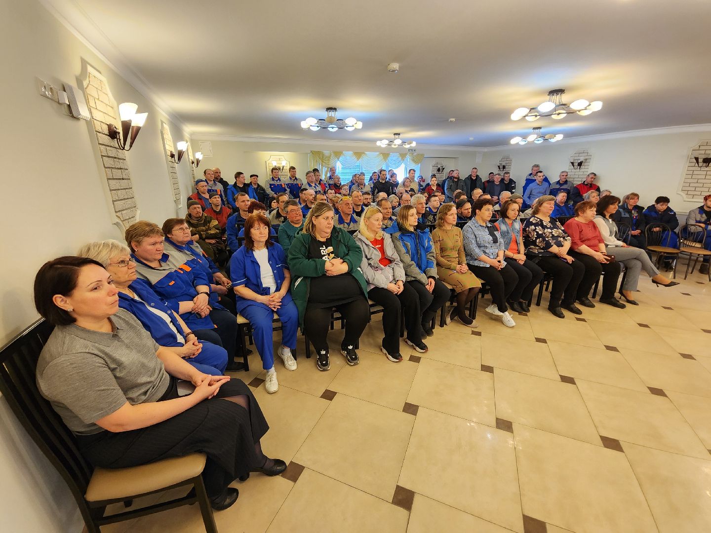 Чехов, деревня Люторецкое, завод Электрощит, депутат Госдумы РФ, Александр Коган, встреча с сотрудниками предприятия, отчет за 2024 год, результаты, достижения, Единая Россия,