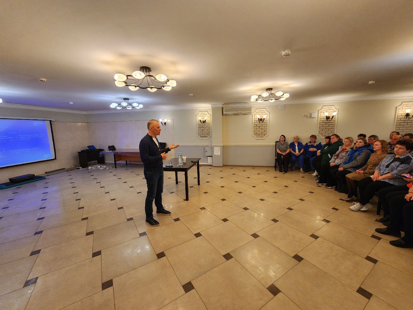 Чехов, деревня Люторецкое, завод Электрощит, депутат Госдумы РФ, Александр Коган, встреча с сотрудниками предприятия, отчет за 2024 год, результаты, достижения, Единая Россия,