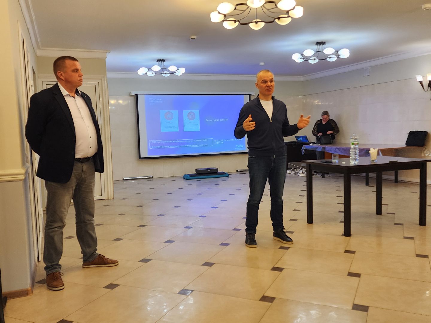 Чехов, деревня Люторецкое, завод Электрощит, депутат Госдумы РФ, Александр Коган, встреча с сотрудниками предприятия, отчет за 2024 год, результаты, достижения, Единая Россия,