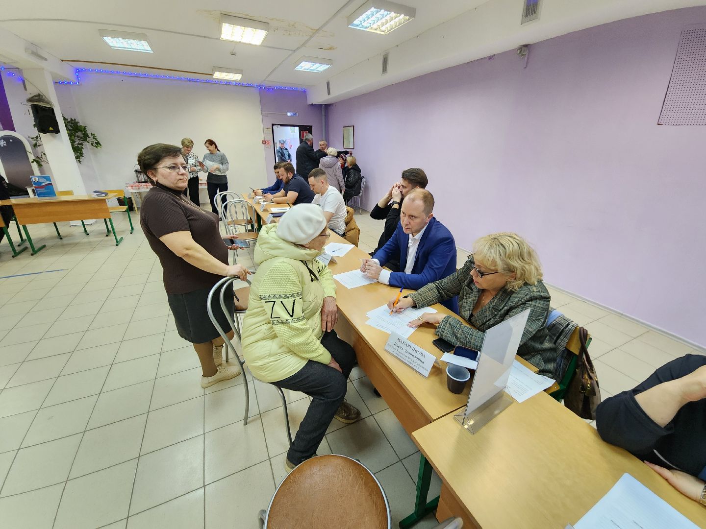 Чехов, село Новый Быт, выездная администрация, встреча с жителями, обращения граждан, улица Новая, содержание многоквартирных домов, уборка в подъездах, текущий ремонт,