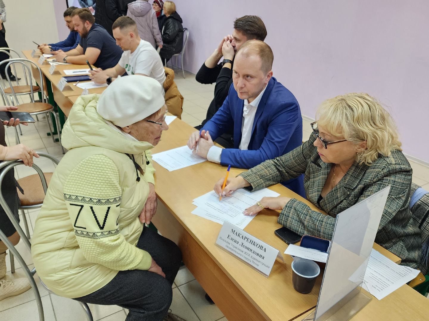 Чехов, село Новый Быт, выездная администрация, встреча с жителями, обращения граждан, улица Новая, содержание многоквартирных домов, уборка в подъездах, текущий ремонт,