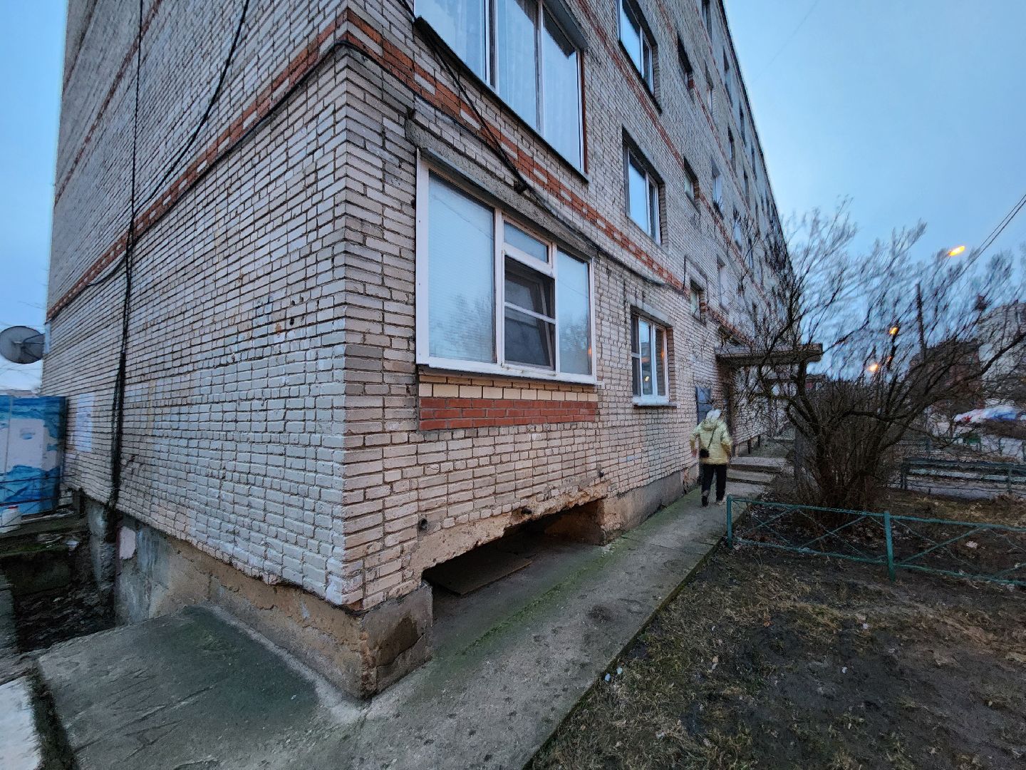 Чехов, село Новый Быт, выездная администрация, встреча с жителями, обращения граждан, улица Новая, содержание многоквартирных домов, уборка в подъездах, текущий ремонт,