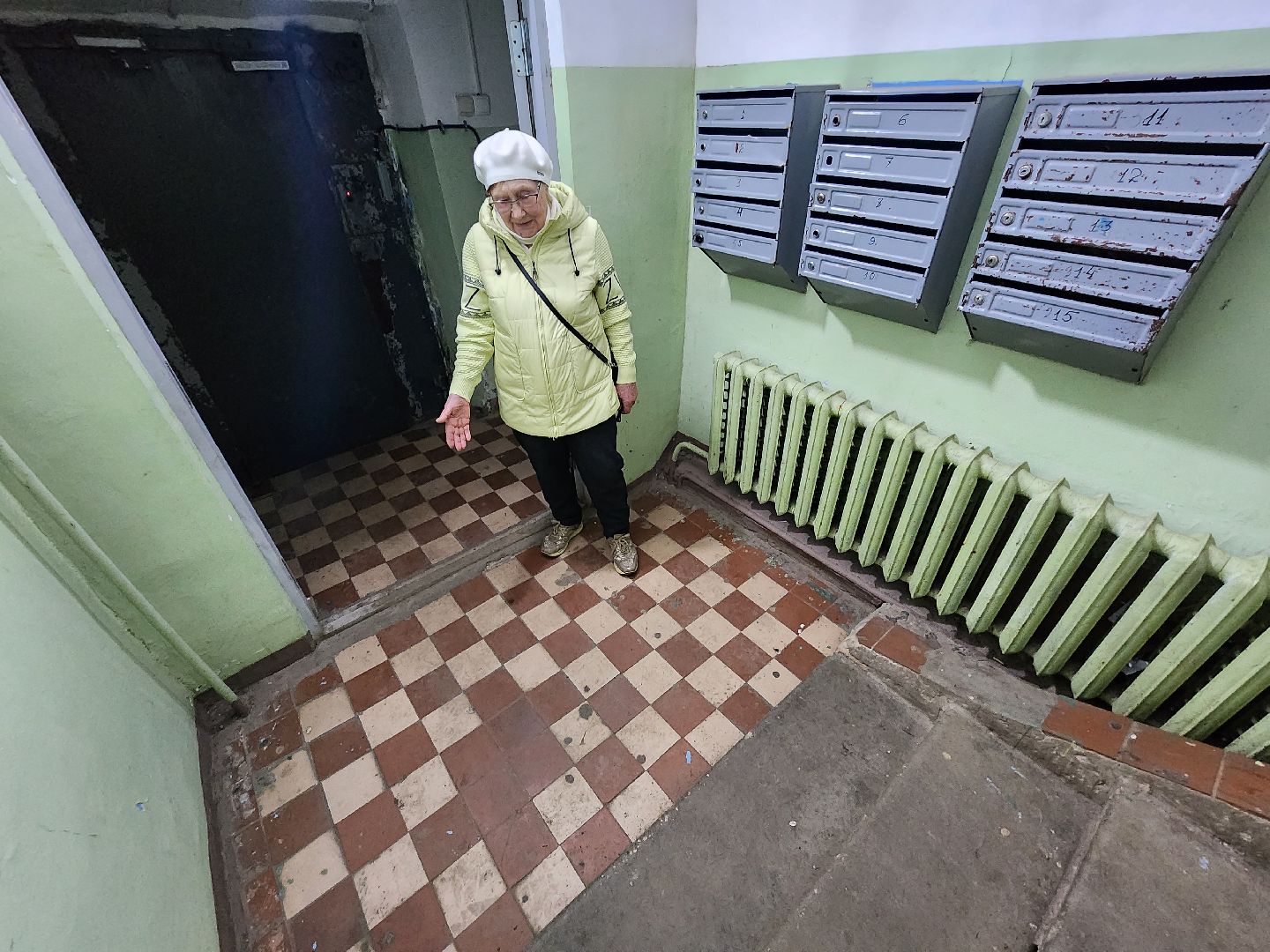 Чехов, село Новый Быт, выездная администрация, встреча с жителями, обращения граждан, улица Новая, содержание многоквартирных домов, уборка в подъездах, текущий ремонт,