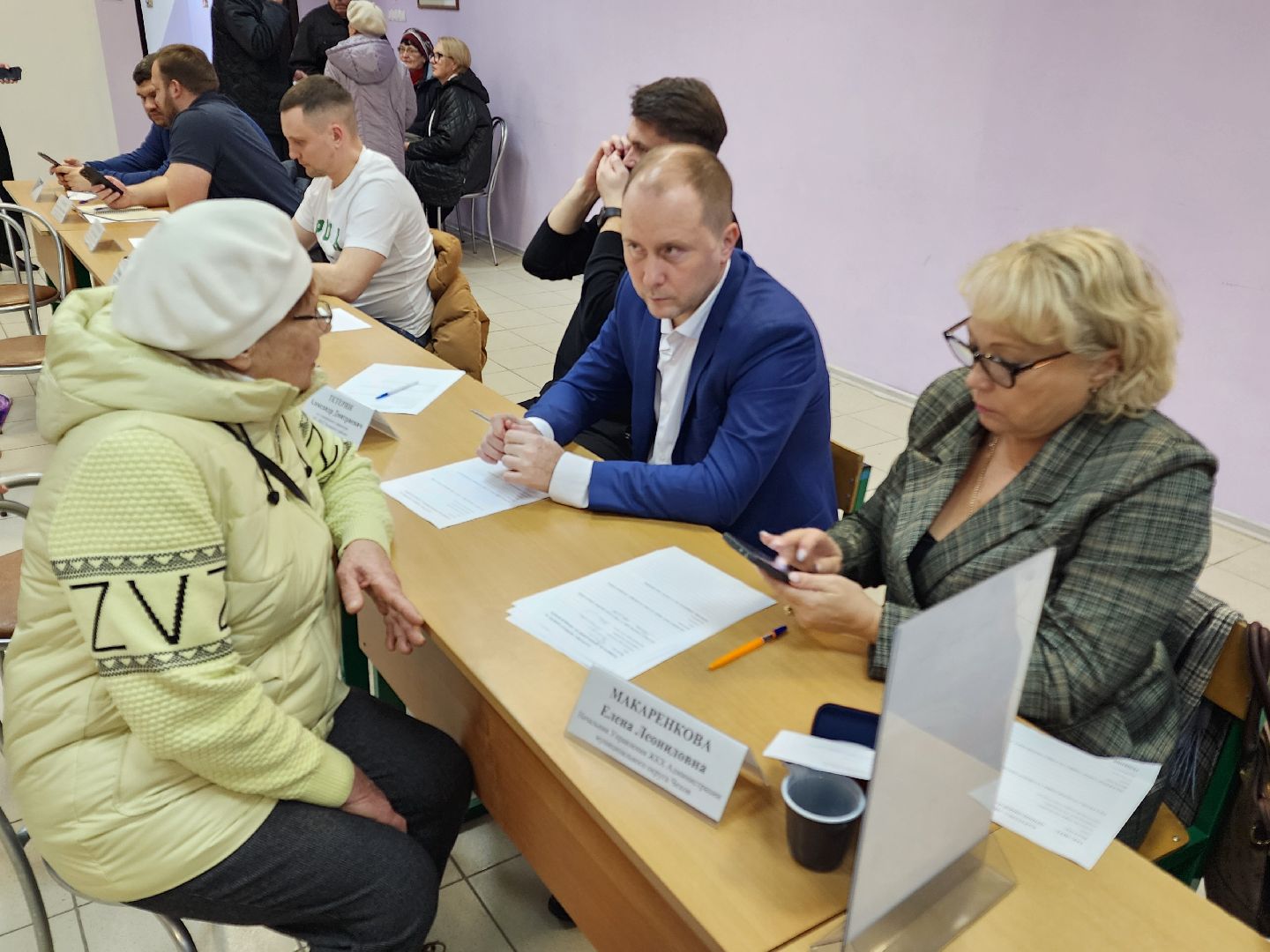 Чехов, село Новый Быт, выездная администрация, встреча с жителями, обращения граждан, улица Новая, содержание многоквартирных домов, уборка в подъездах, текущий ремонт,