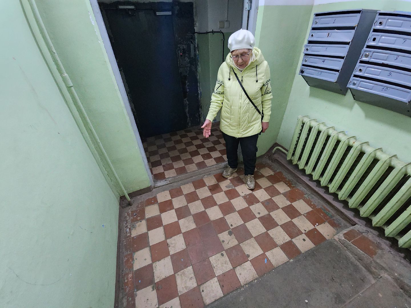 Чехов, село Новый Быт, выездная администрация, встреча с жителями, обращения граждан, улица Новая, содержание многоквартирных домов, уборка в подъездах, текущий ремонт,