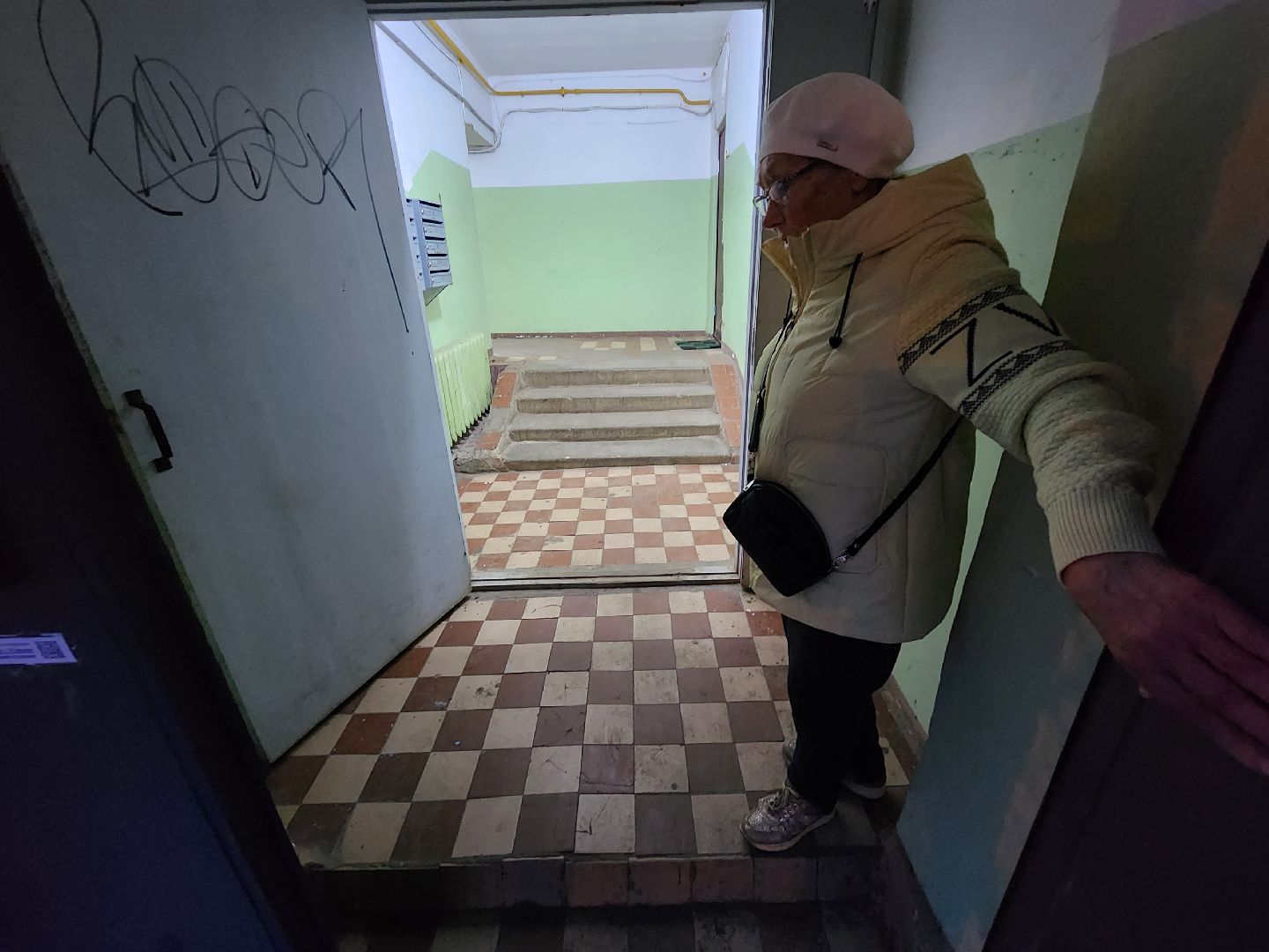 Чехов, село Новый Быт, выездная администрация, встреча с жителями, обращения граждан, улица Новая, содержание многоквартирных домов, уборка в подъездах, текущий ремонт,