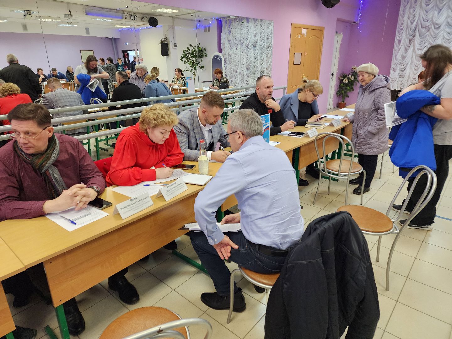 Чехов, село Новый Быт, выездная администрация, встреча с жителями, обращения граждан, улица Новая, содержание многоквартирных домов, уборка в подъездах, текущий ремонт,