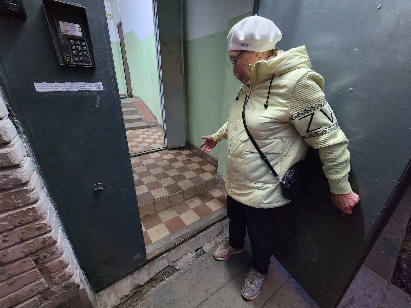 Чехов, село Новый Быт, выездная администрация, встреча с жителями, обращения граждан, улица Новая, содержание многоквартирных домов, уборка в подъездах, текущий ремонт,