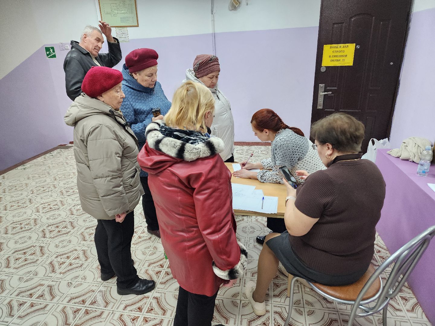 Чехов, село Новый Быт, выездная администрация, встреча с жителями, обращения граждан, улица Новая, содержание многоквартирных домов, уборка в подъездах, текущий ремонт,