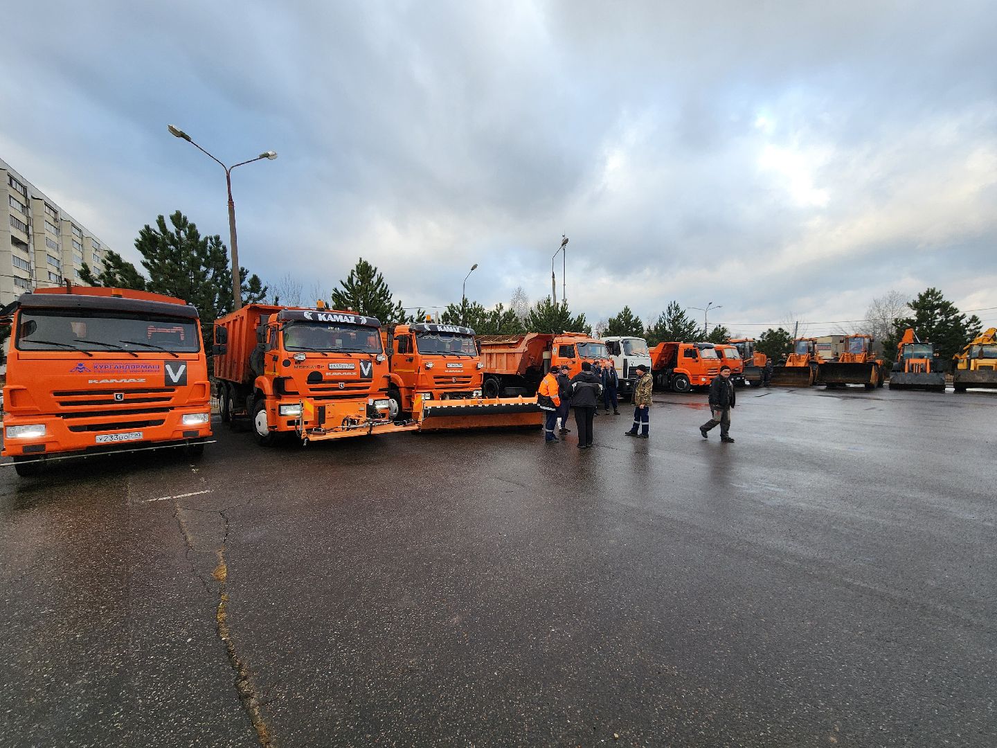 Чехов, уборочная техника, инвентарь, средства малой механизации, дворники, смотр, проверка, подготовка к весенне-летнему сезону, мбу чеховское благоустройство, глава округа михаил собакин,