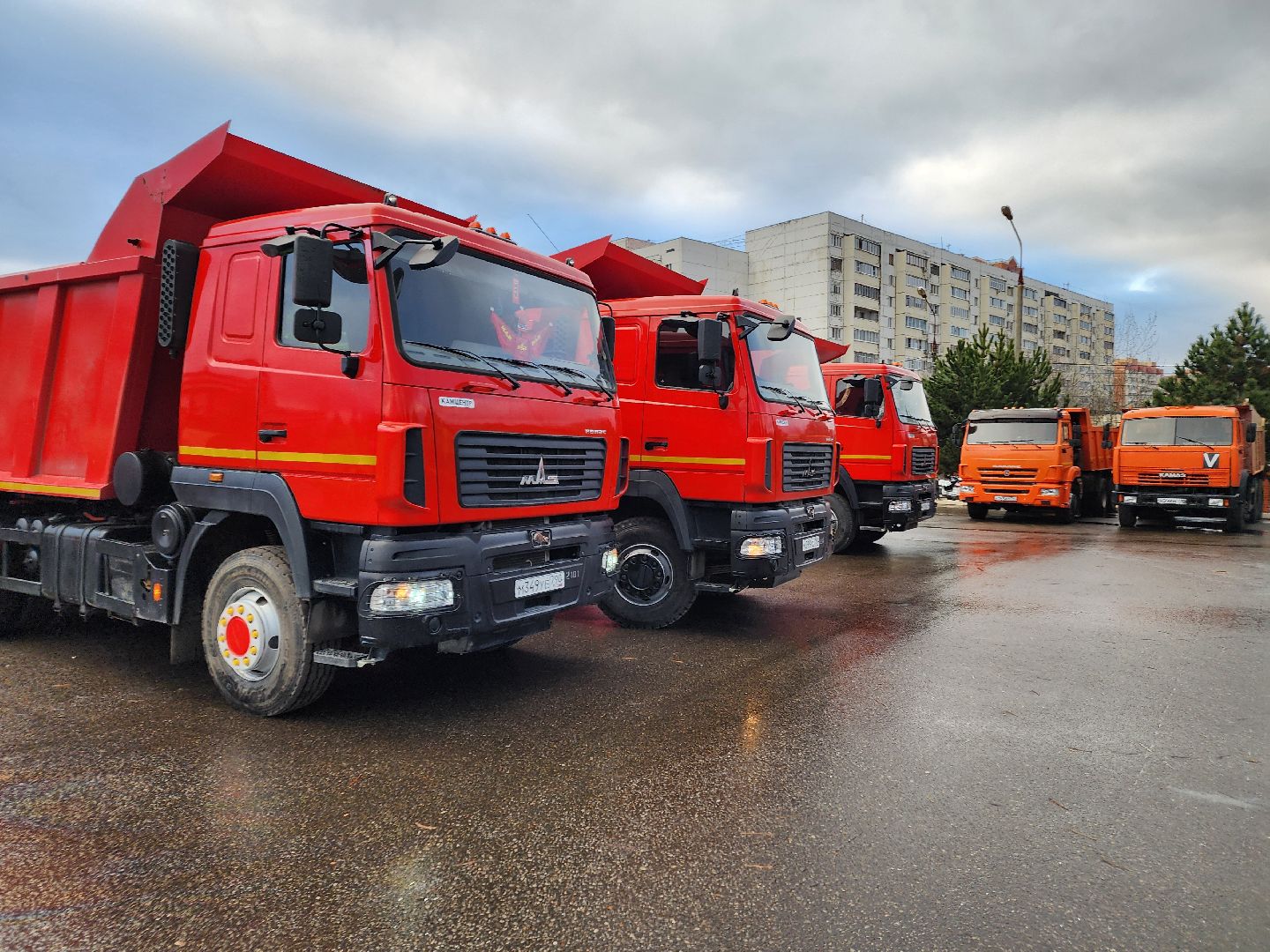 Чехов, уборочная техника, инвентарь, средства малой механизации, дворники, смотр, проверка, подготовка к весенне-летнему сезону, мбу чеховское благоустройство, глава округа михаил собакин,