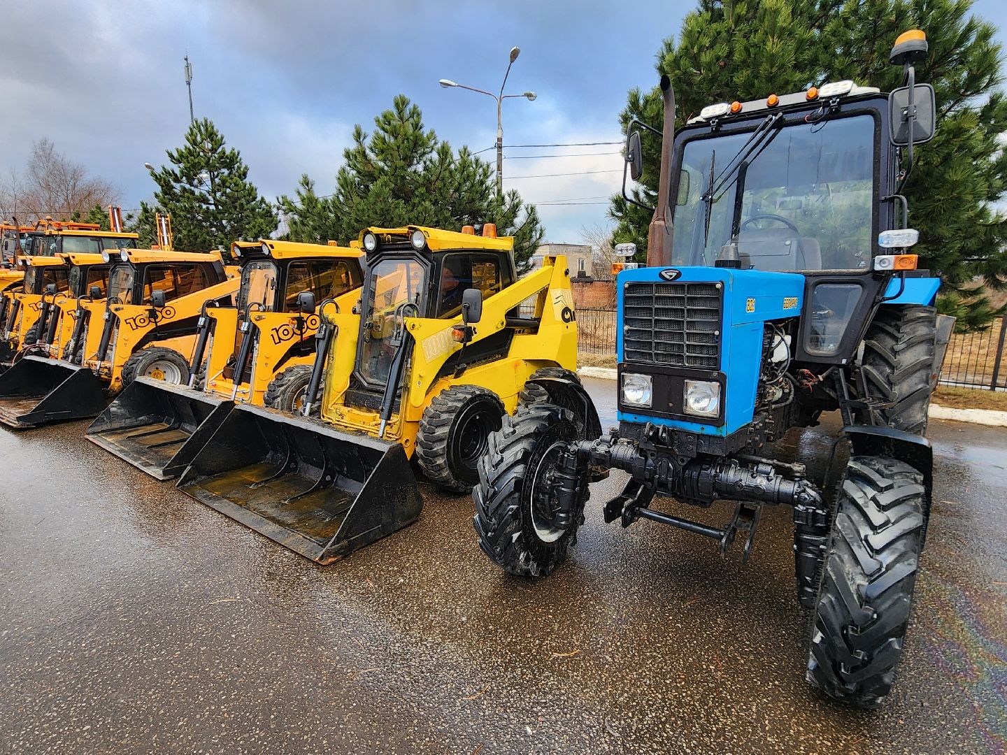 Чехов, уборочная техника, инвентарь, средства малой механизации, дворники, смотр, проверка, подготовка к весенне-летнему сезону, мбу чеховское благоустройство, глава округа михаил собакин,