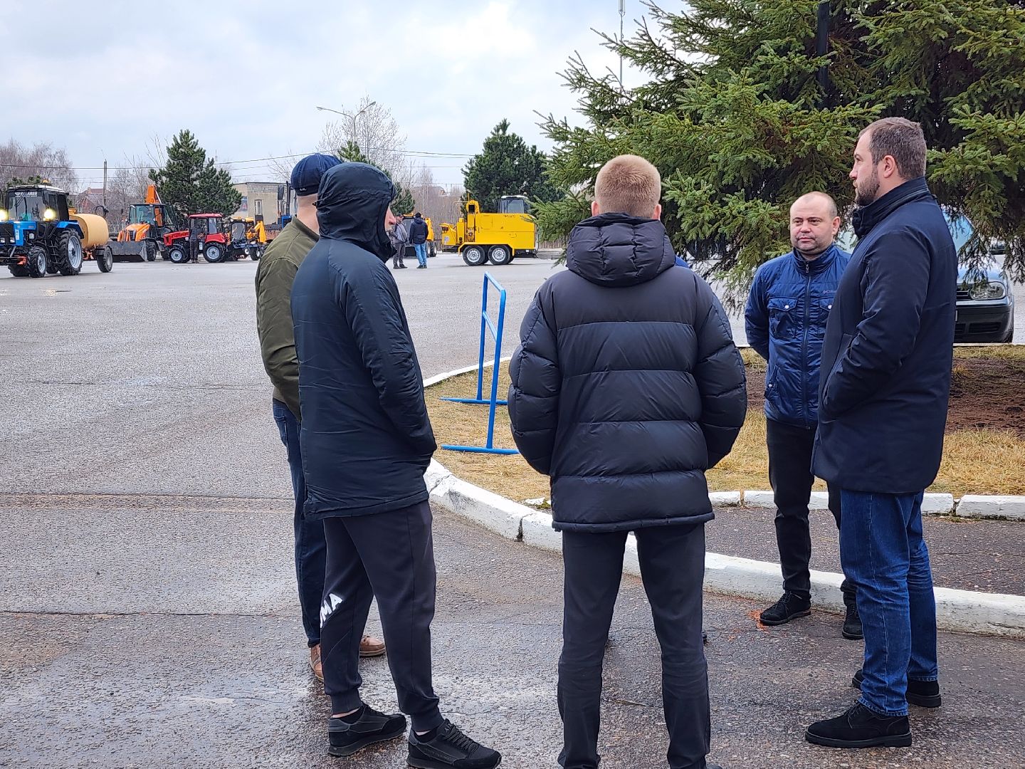 Чехов, уборочная техника, инвентарь, средства малой механизации, дворники, смотр, проверка, подготовка к весенне-летнему сезону, мбу чеховское благоустройство, глава округа михаил собакин,