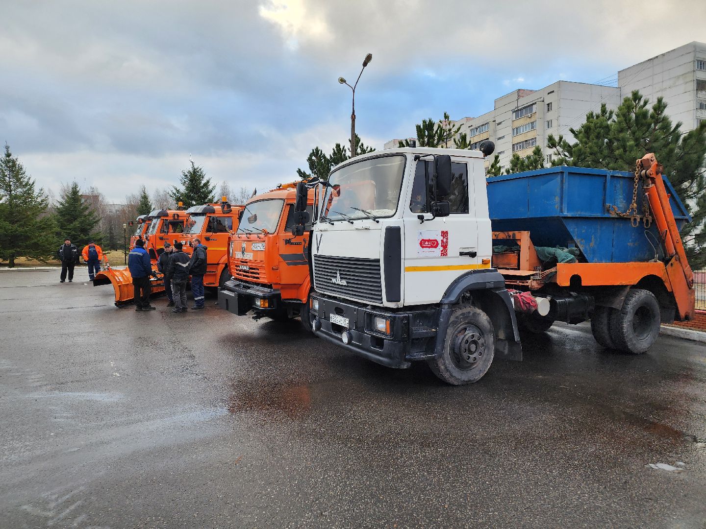 Чехов, уборочная техника, инвентарь, средства малой механизации, дворники, смотр, проверка, подготовка к весенне-летнему сезону, мбу чеховское благоустройство, глава округа михаил собакин,