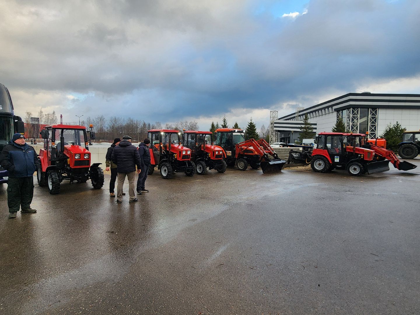 Чехов, уборочная техника, инвентарь, средства малой механизации, дворники, смотр, проверка, подготовка к весенне-летнему сезону, мбу чеховское благоустройство, глава округа михаил собакин,