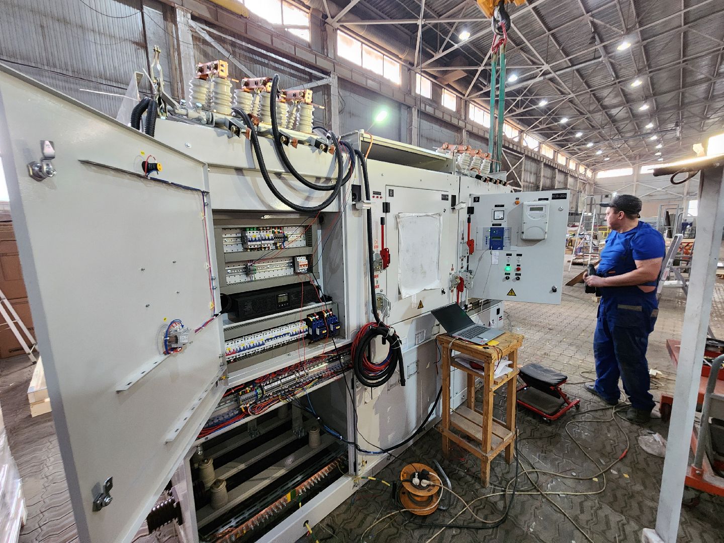 Чехов, деревня Люторецкое, завод Электрощит, производство, электротехническое оборудование, вводные распределительные устройства, новая партия, проверка, наладка, отгрузка и отправка,