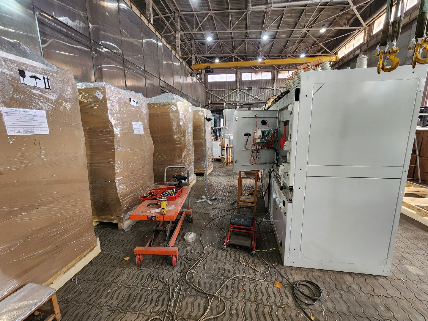 Чехов, деревня Люторецкое, завод Электрощит, производство, электротехническое оборудование, вводные распределительные устройства, новая партия, проверка, наладка, отгрузка и отправка,