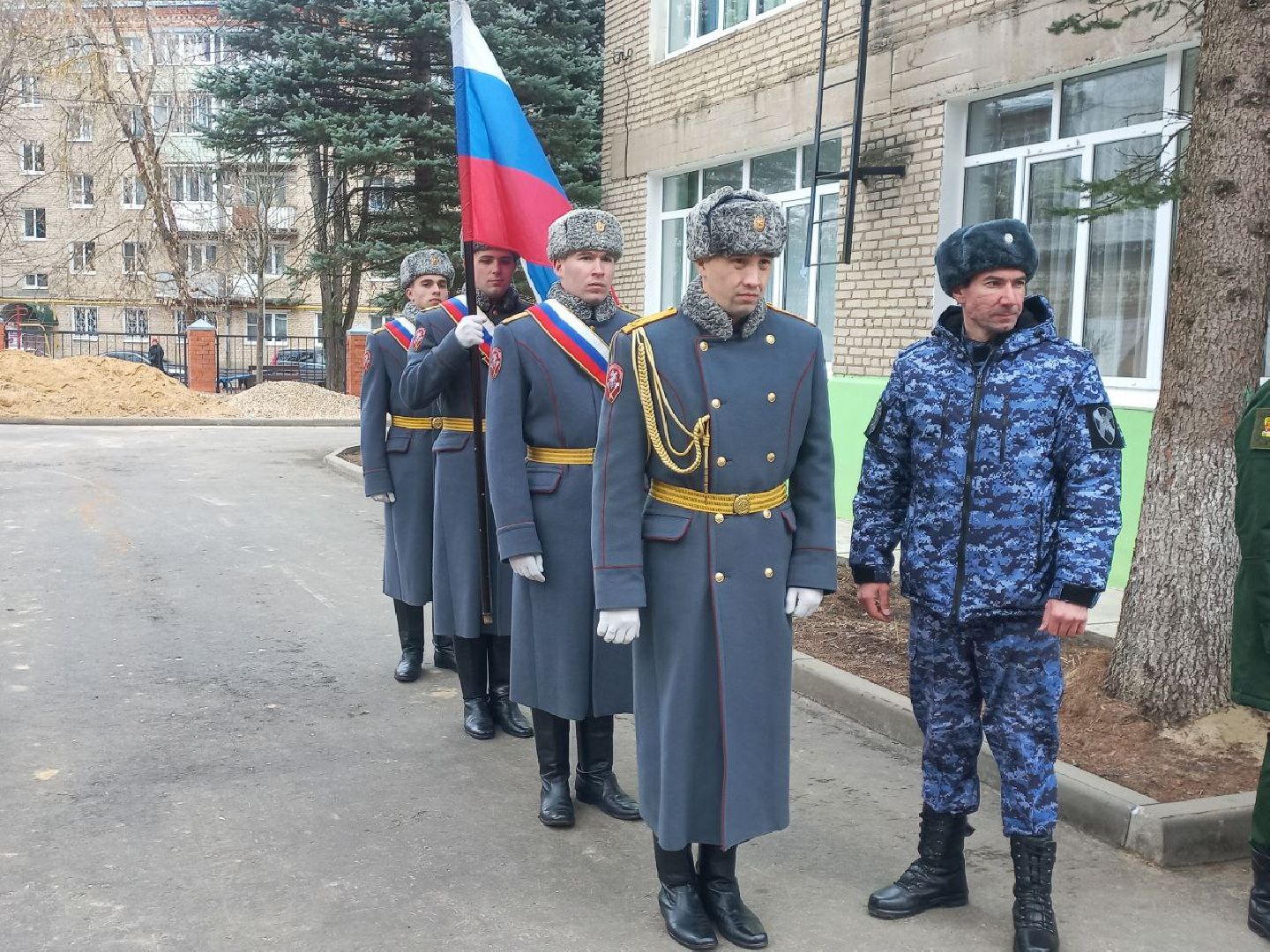 сергиев посад, гимназия 5, школа 29, герой сво, мемориальная доска, боевое братство,