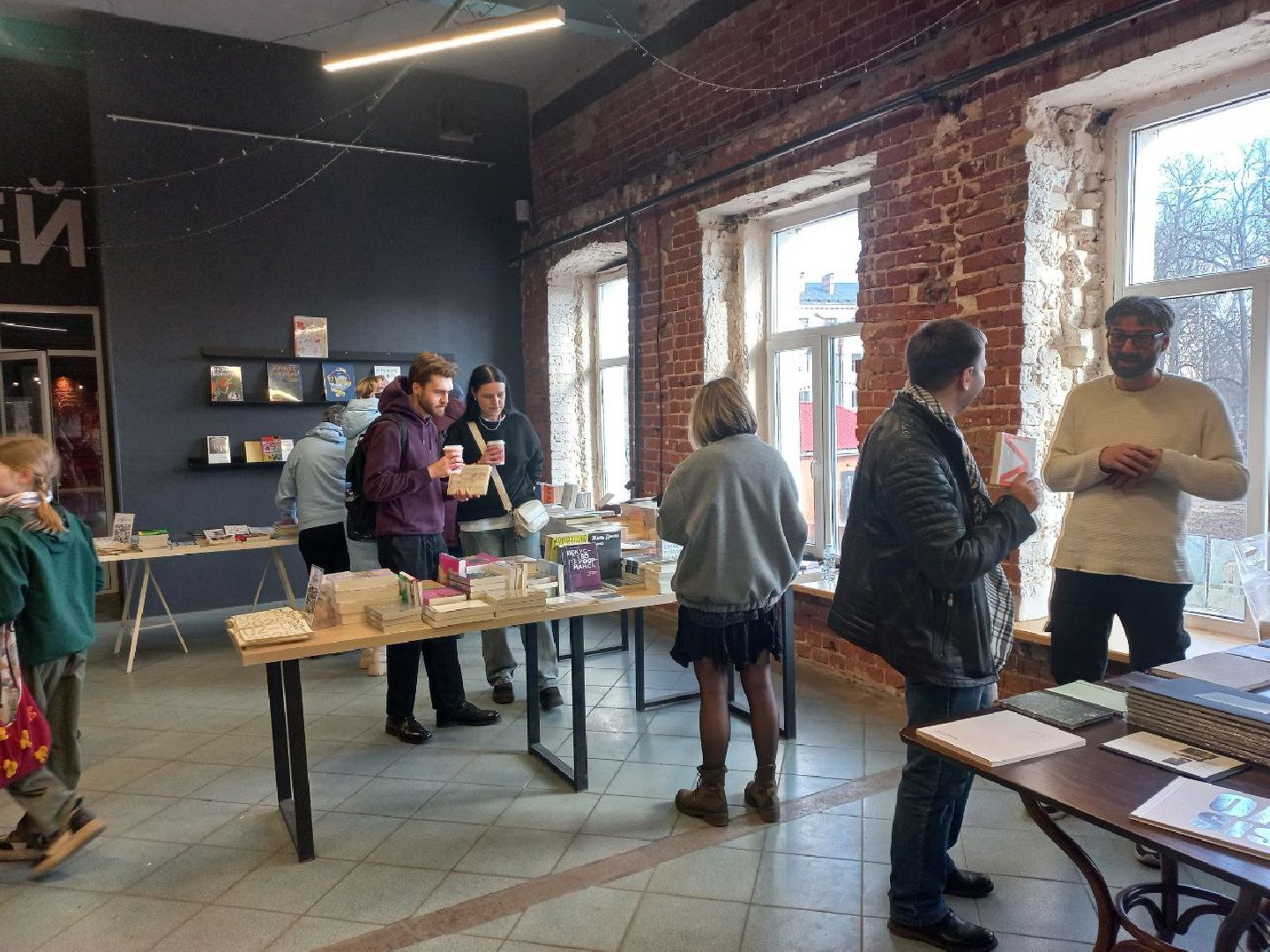 сергиев посад, трикотажка, книги, издательство ad marginem, книжный маркет, михаил семенов,