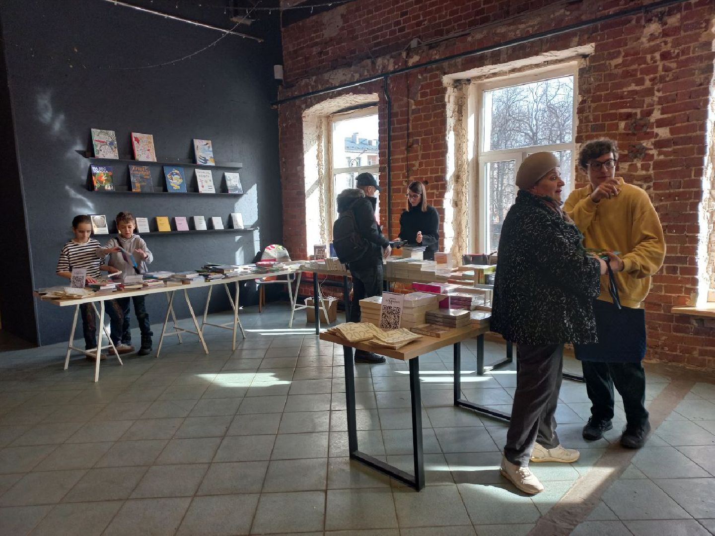 сергиев посад, трикотажка, книги, издательство ad marginem, книжный маркет, михаил семенов,