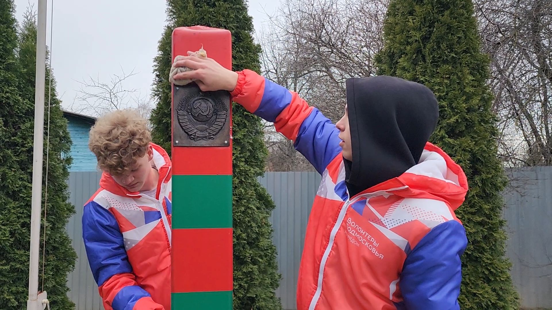 Бронницы, мемориальный парк пушкина, Волонтеры Подмосковья, Моют памятники,