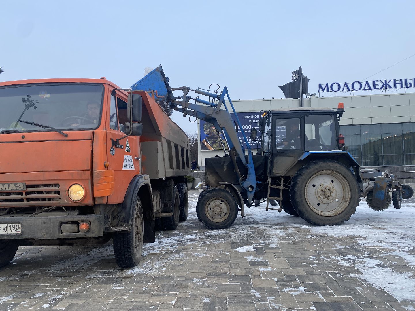 подмосковье, домодедово, снег, уборка снега, коммунальная служба,