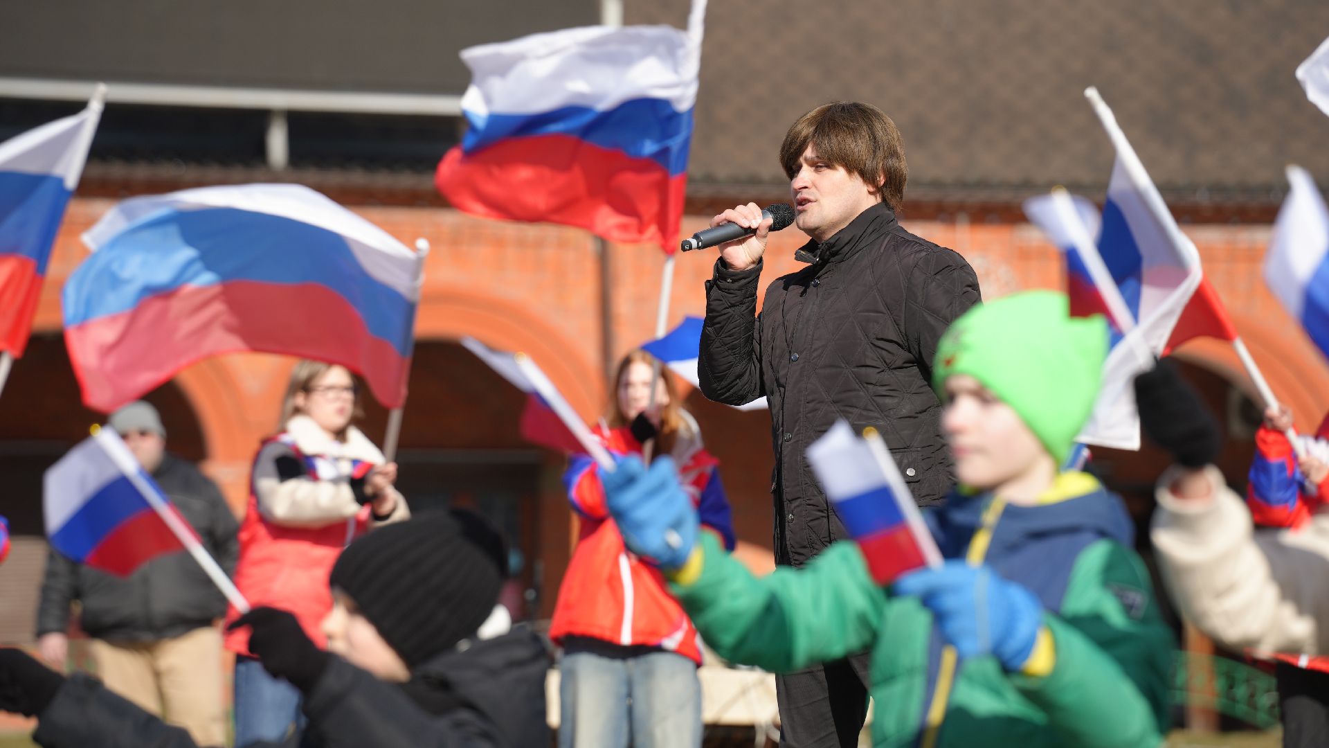 флешмоб, день воссоединения крыма с россией, дзержинский, флешмоб, волонтеры подмосковья,