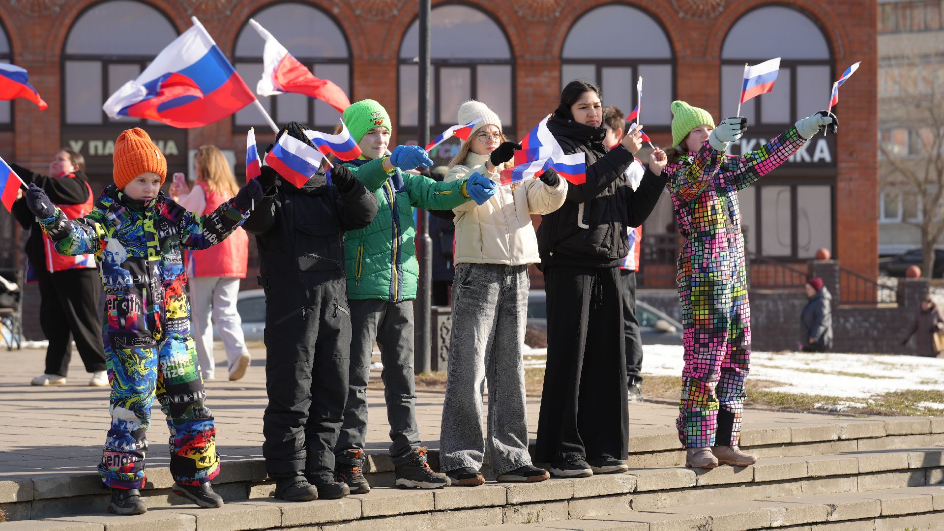 флешмоб, день воссоединения крыма с россией, дзержинский, флешмоб, волонтеры подмосковья,