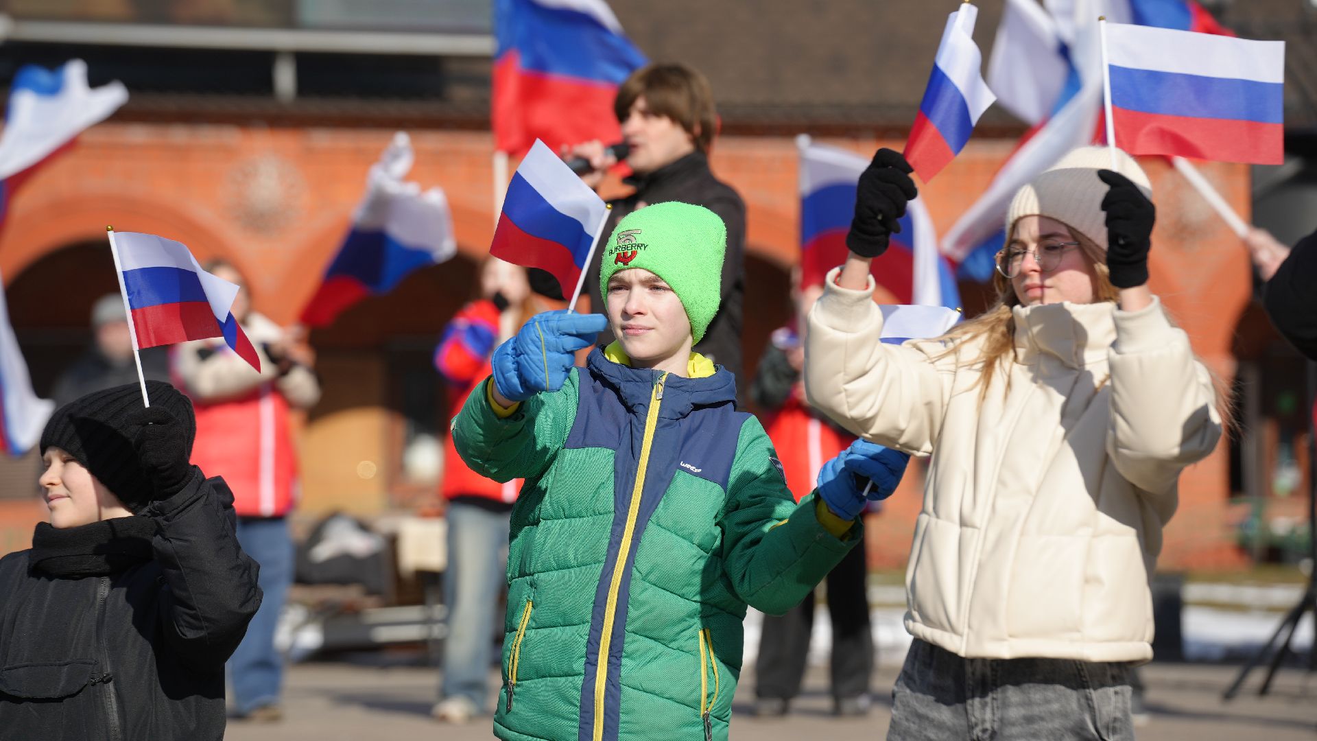флешмоб, день воссоединения крыма с россией, дзержинский, флешмоб, волонтеры подмосковья,