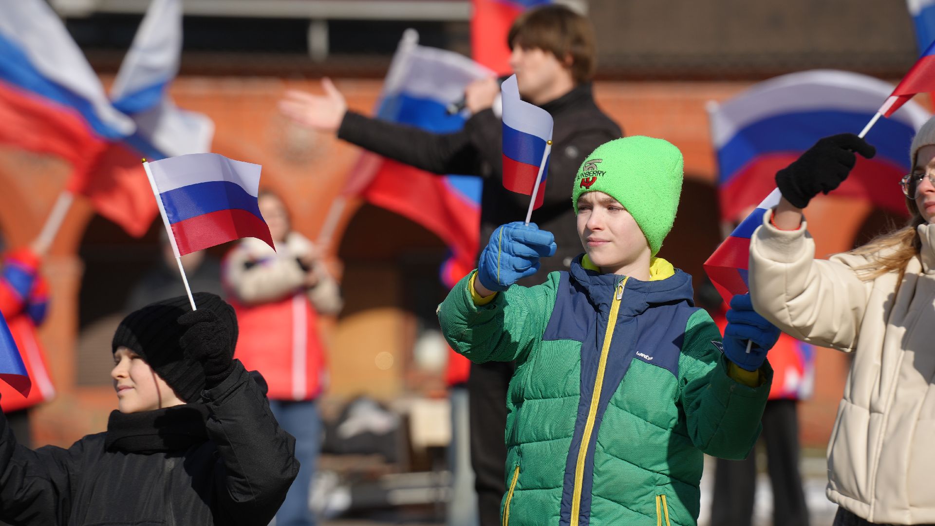 флешмоб, день воссоединения крыма с россией, дзержинский, флешмоб, волонтеры подмосковья,