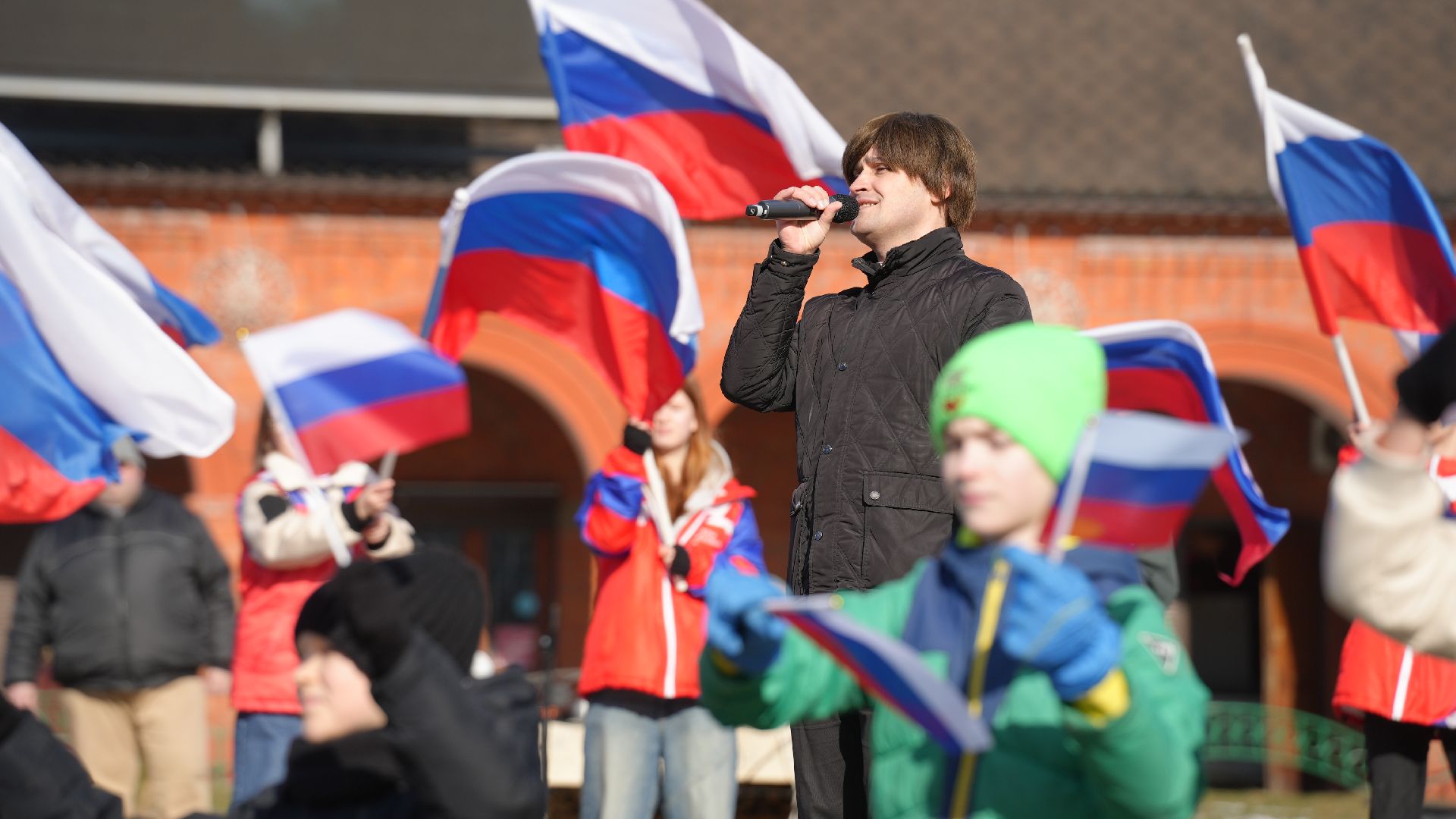 флешмоб, день воссоединения крыма с россией, дзержинский, флешмоб, волонтеры подмосковья,