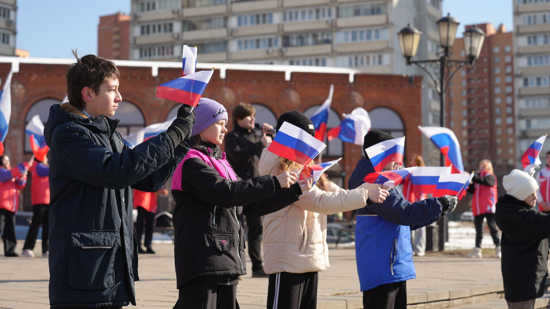 флешмоб, день воссоединения крыма с россией, дзержинский, флешмоб, волонтеры подмосковья,