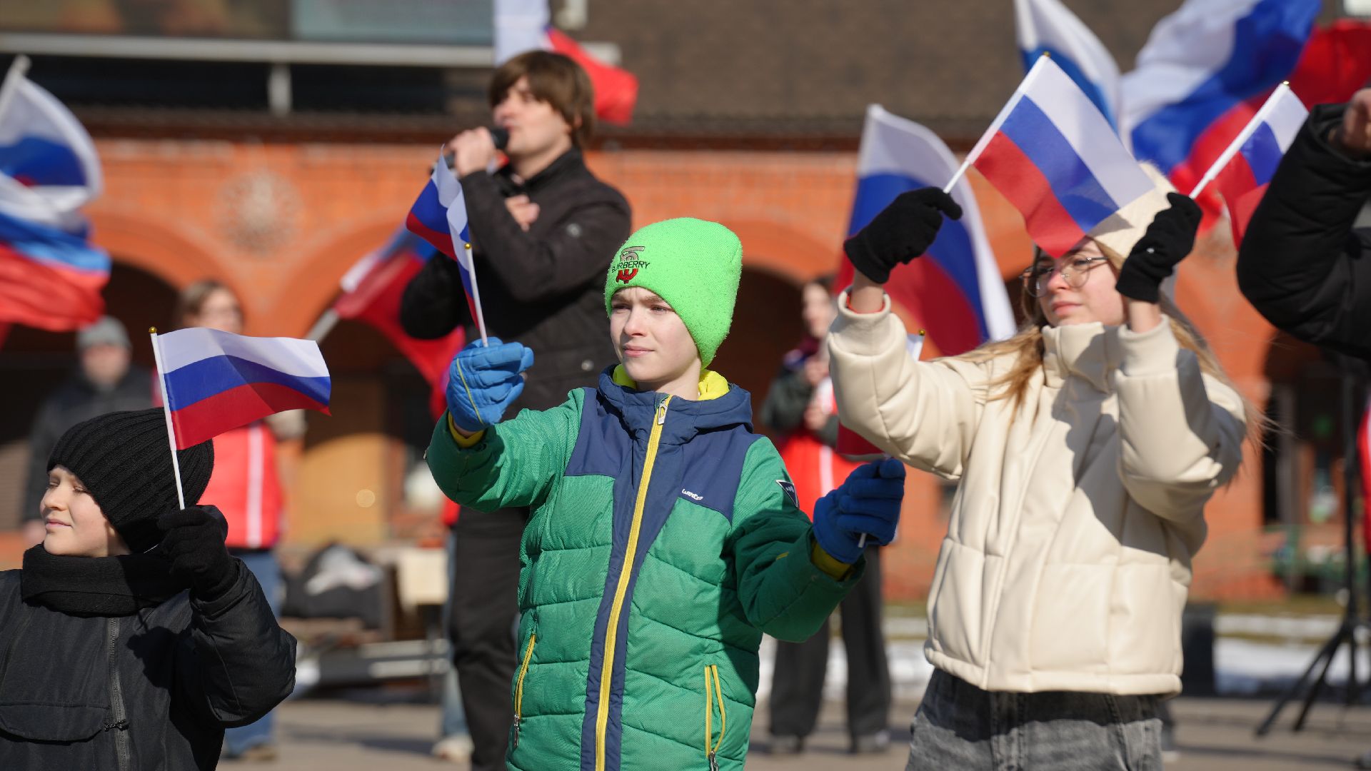 флешмоб, день воссоединения крыма с россией, дзержинский, флешмоб, волонтеры подмосковья,