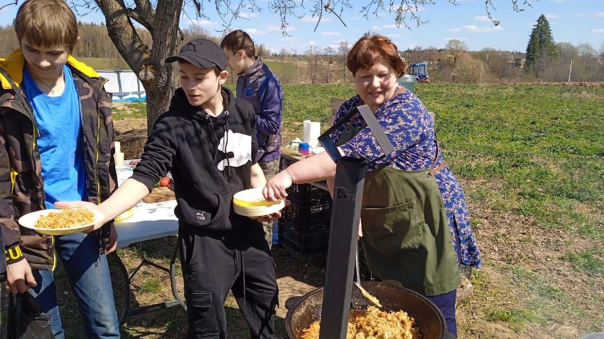 Звенигород, деревня Аксиньино, цветы, бизнес