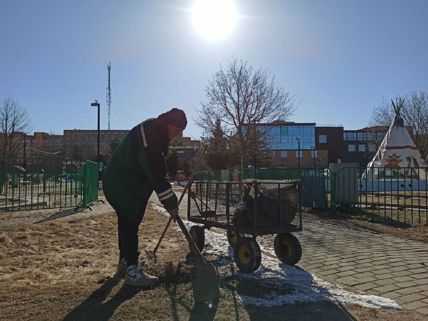 дубна, уборка, уборка дворов, уборка детских площадок, уборка листьев, уборка парка,