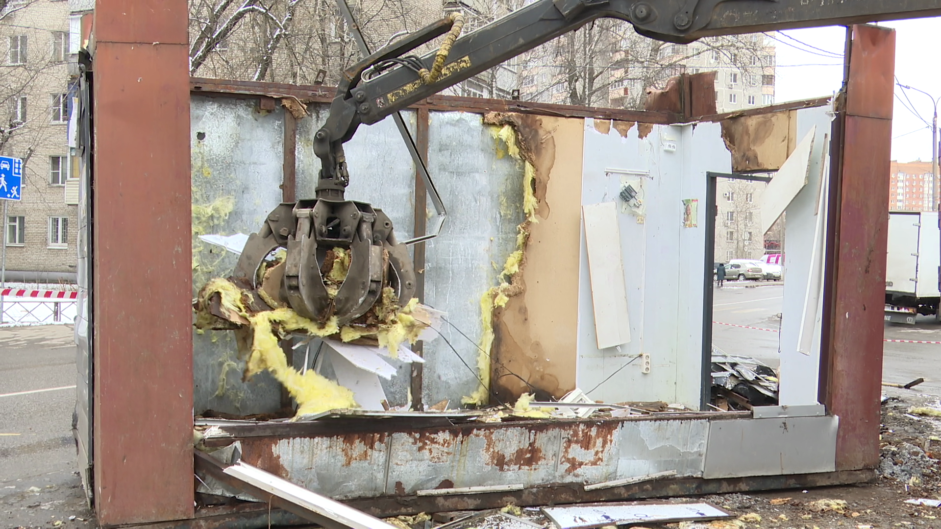 реутов, снос незаконный строений, торговые объекты, снос киоска,