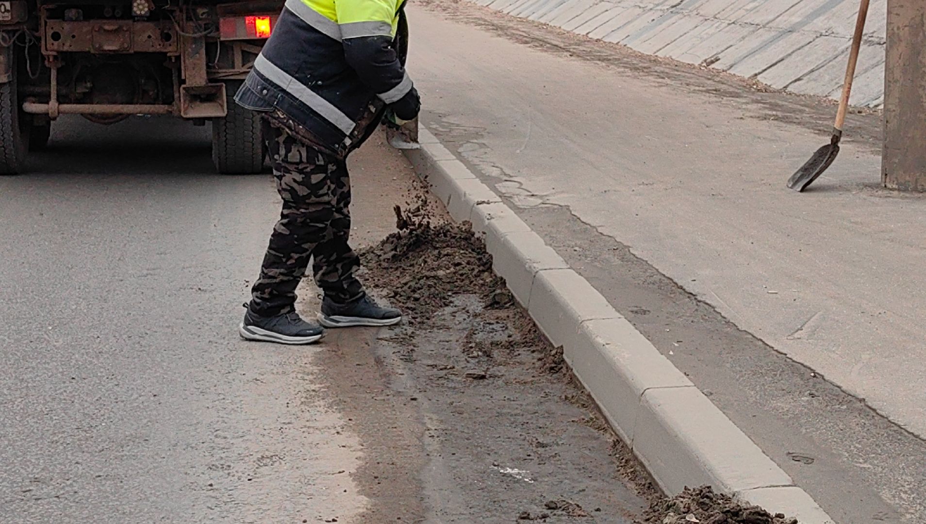 уборка улиц, жкх, дорога, мосавтодор, мусор, песок,