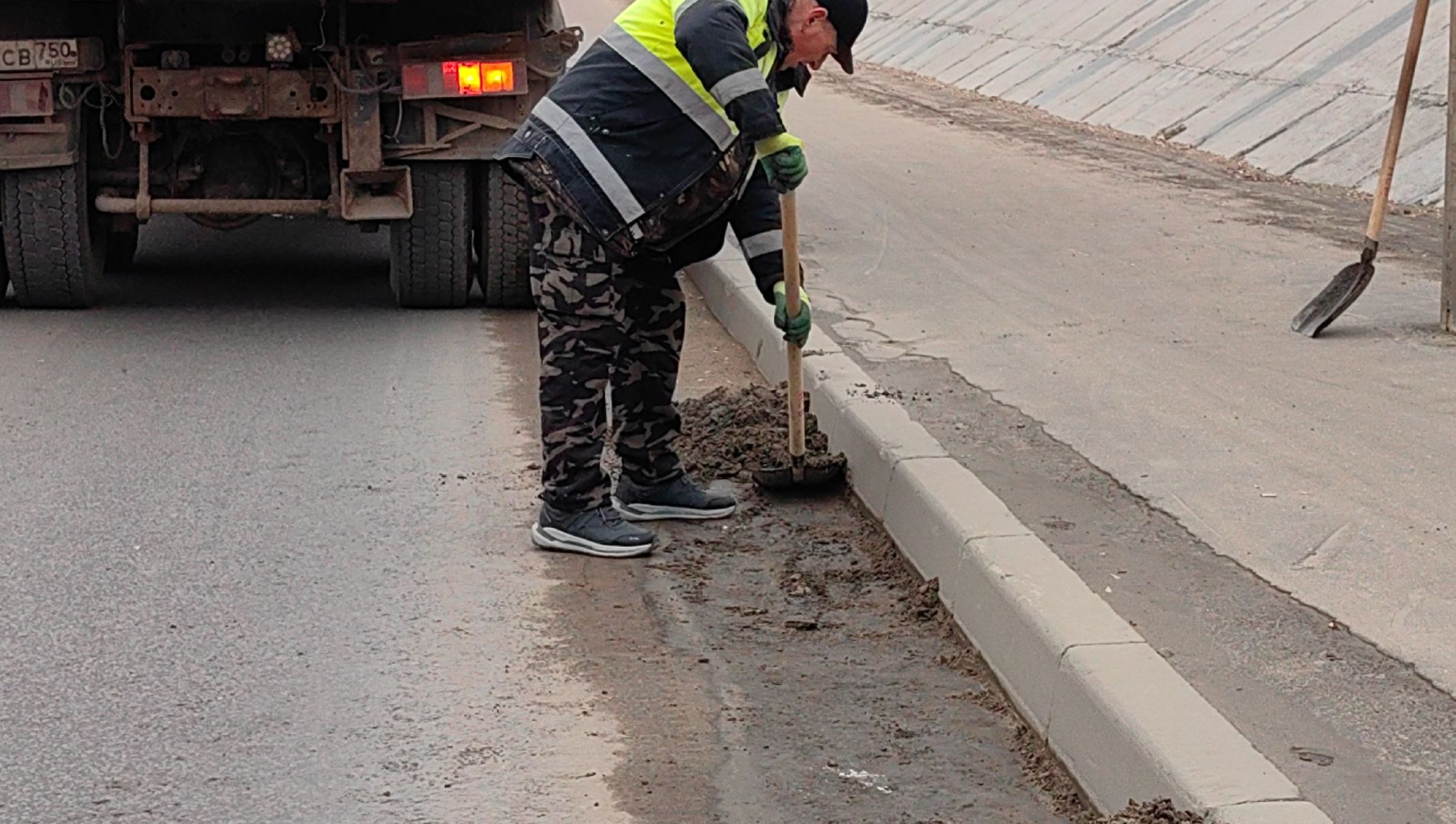 уборка улиц, жкх, дорога, мосавтодор, мусор, песок,