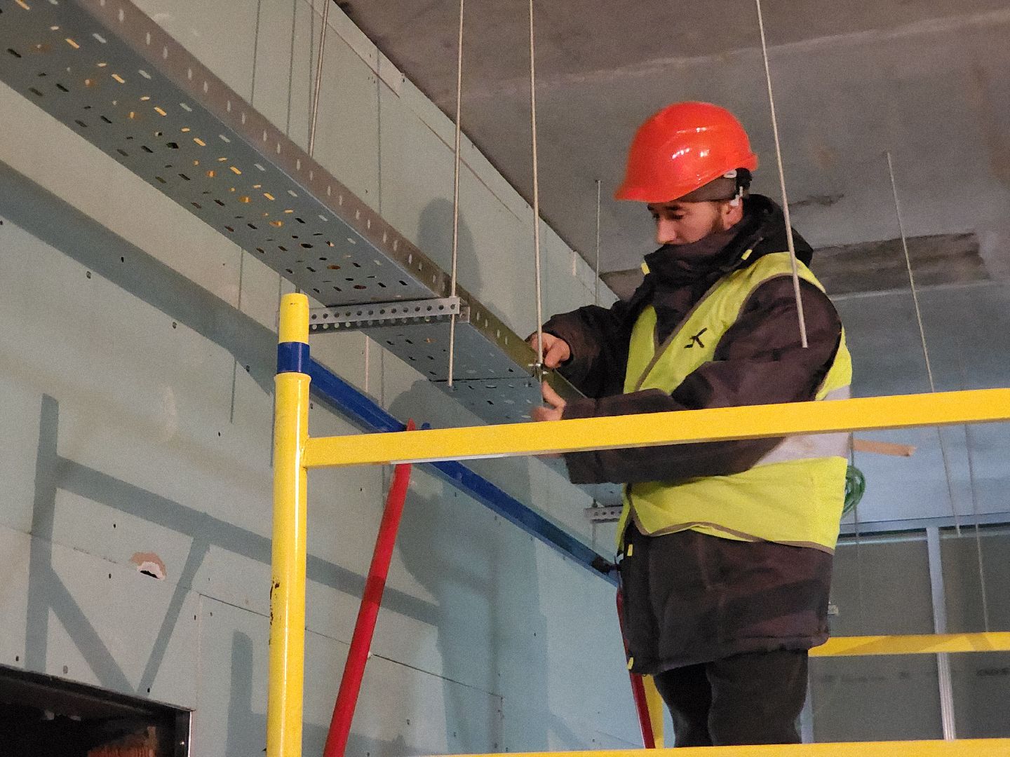 Чехов, улица Лопасненская, школа 3, пристройка на 200 мест, строительство,монтаж инженерных сетей, слаботочные системы, связь, безопасность, мультимедиа, лотки под кабель, слаботочные сети,