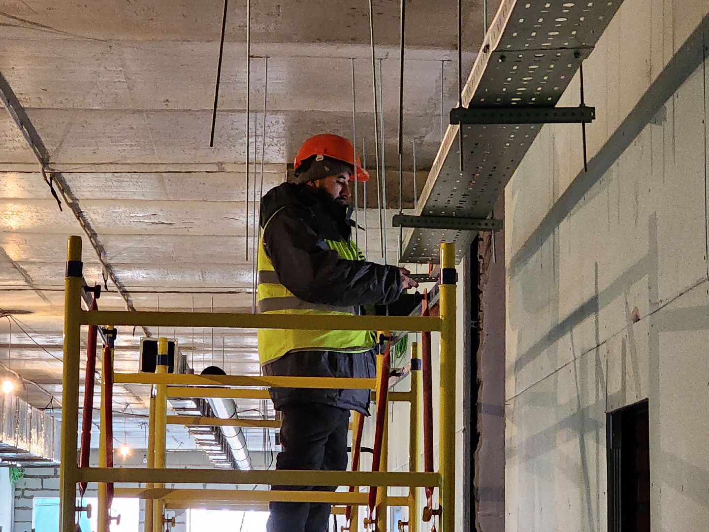 Чехов, улица Лопасненская, школа 3, пристройка на 200 мест, строительство,монтаж инженерных сетей, слаботочные системы, связь, безопасность, мультимедиа, лотки под кабель, слаботочные сети,