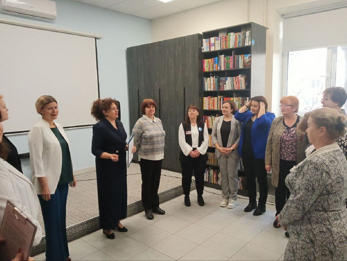 Чехов, улица Лопасненская 10, центральная библиотека, детский зал, красный уголок, мероприятия, мастер-классы, лекции, семинары, творческие вечера, викторины, игры, просмотры фильмов, модельная библиотека,