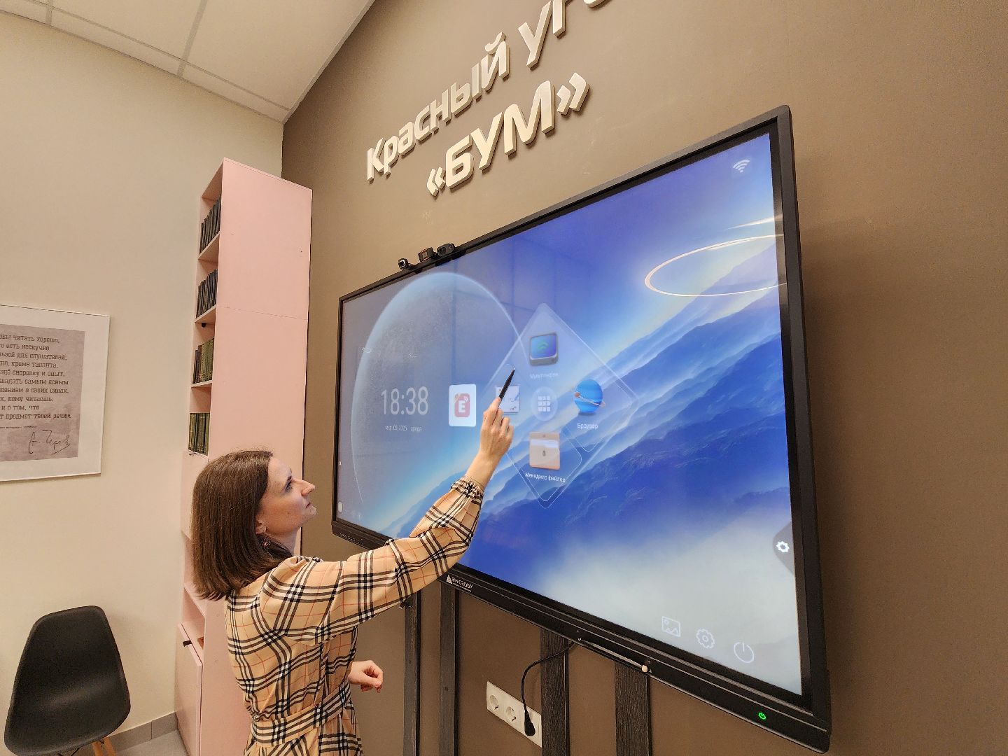 Чехов, улица Лопасненская 10, центральная библиотека, детский зал, красный уголок, мероприятия, мастер-классы, лекции, семинары, творческие вечера, викторины, игры, просмотры фильмов, модельная библиотека,