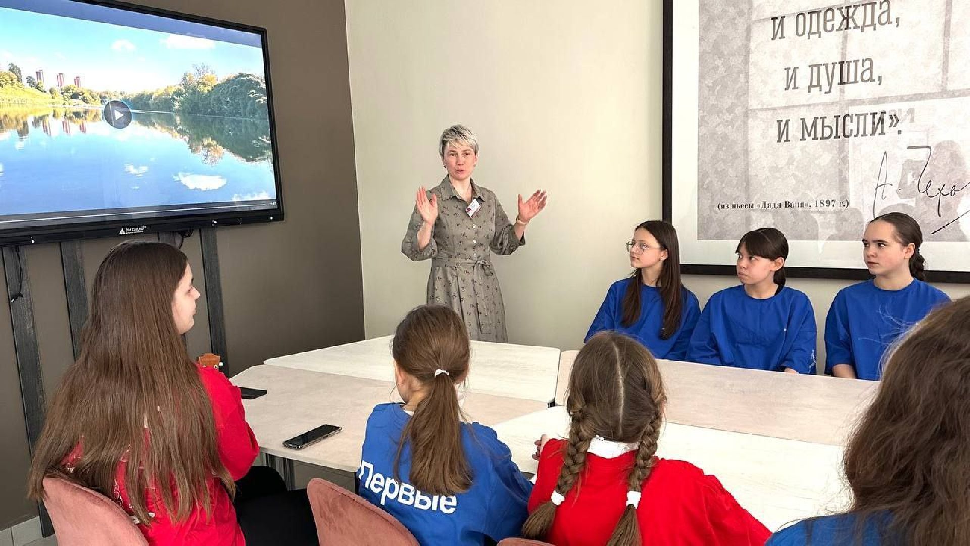 Чехов, улица Лопасненская 10, центральная библиотека, детский зал, красный уголок, мероприятия, мастер-классы, лекции, семинары, творческие вечера, викторины, игры, просмотры фильмов, модельная библиотека,