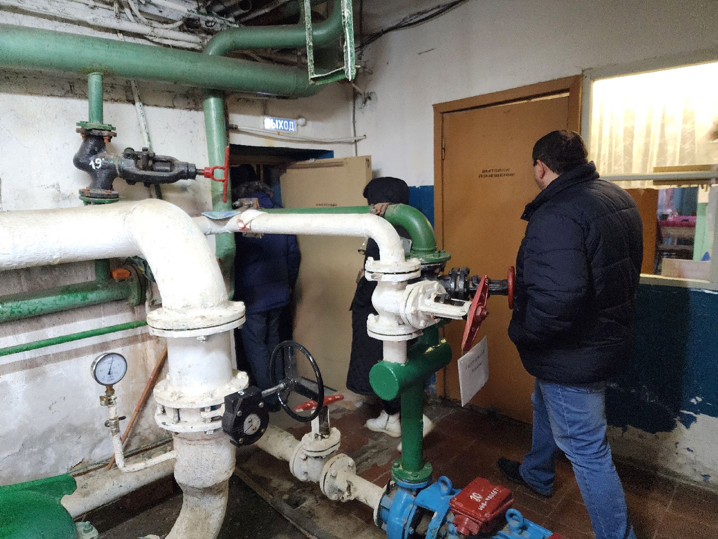 Чехов, микрорайон Венюково, котельная 4, ремонт, реконструкция, модернизация, новые котлы и насосы, демонтаж старого оборудования, демонтажные работы, комиссия, проверка, глава округа михаил собакин,