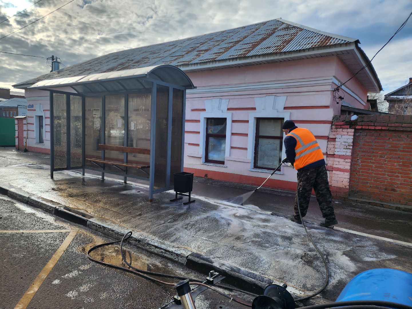 Зарайск, весенне-летняя уборка, мойка остановок,