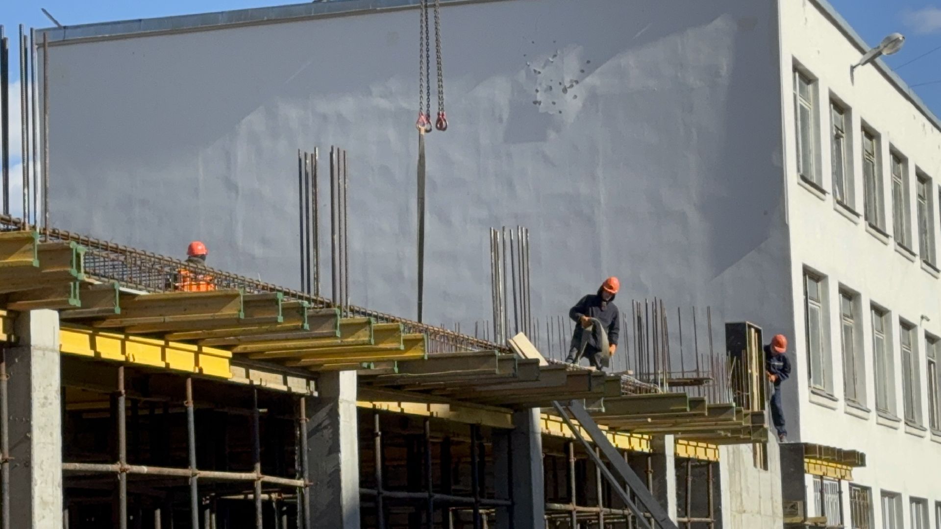 солнечногорск, пристройка к школе, гимназия, рабочие, ученики,